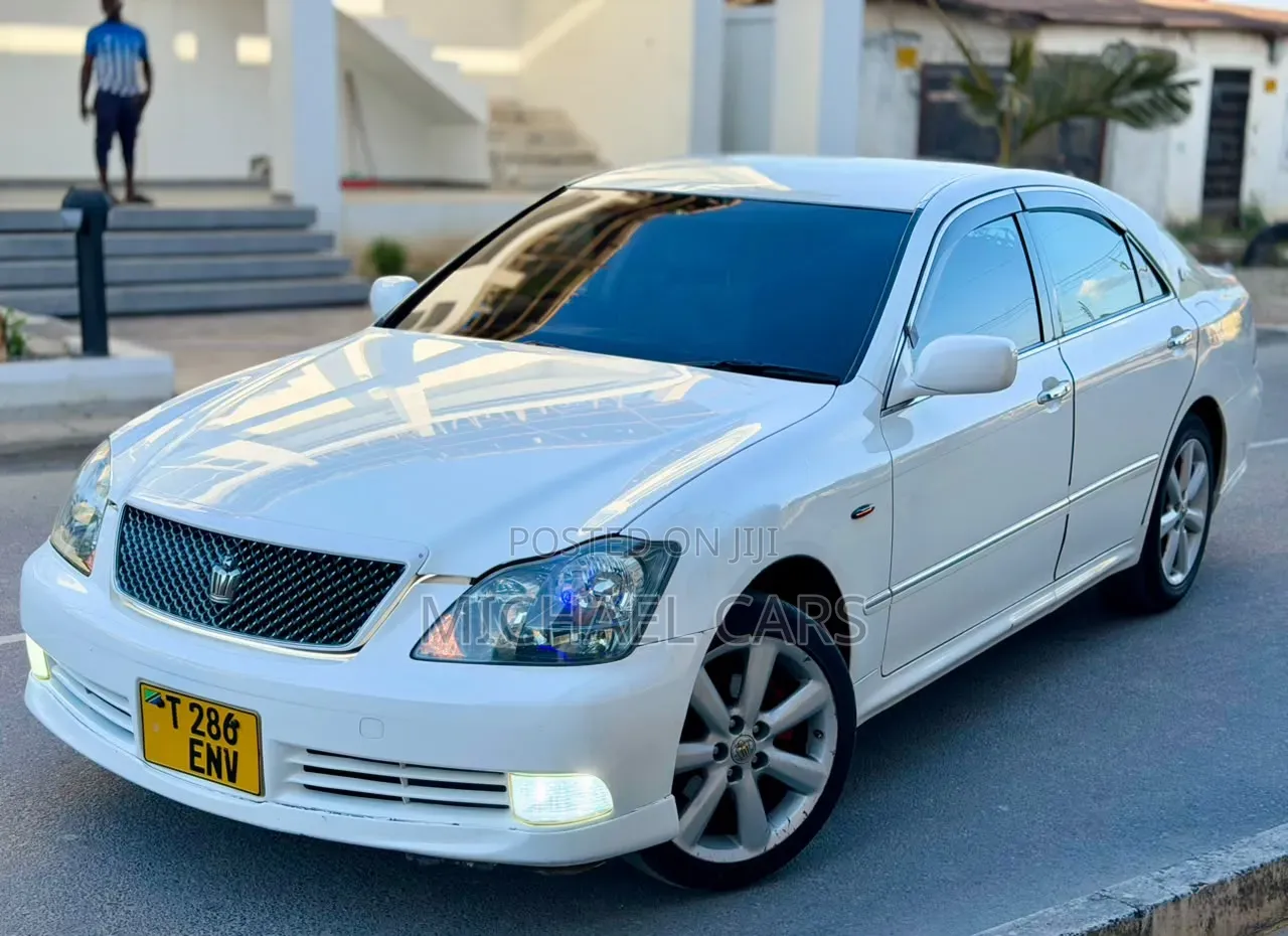 Toyota Crown Royale 2005 White