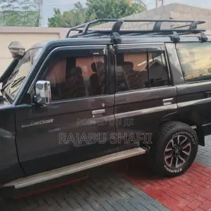 Toyota Land Cruiser 79 Series 2000 Gray