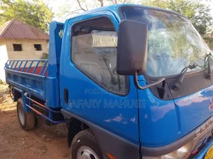 Canter D 33 Tipper