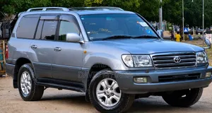 Toyota Land Cruiser 2005 Gray