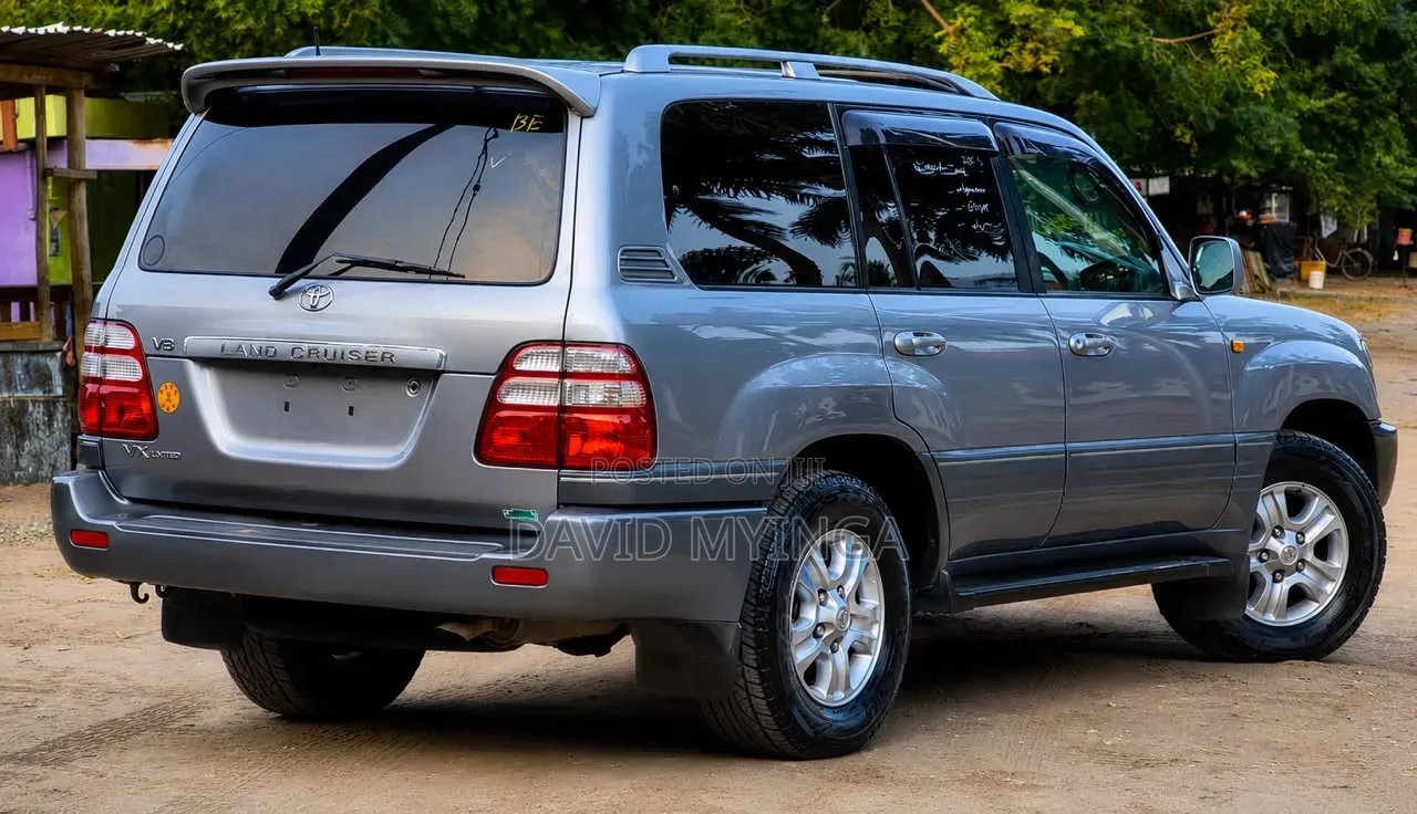 Toyota Land Cruiser 2005 Gray