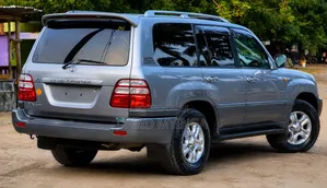 Toyota Land Cruiser 2005 Gray