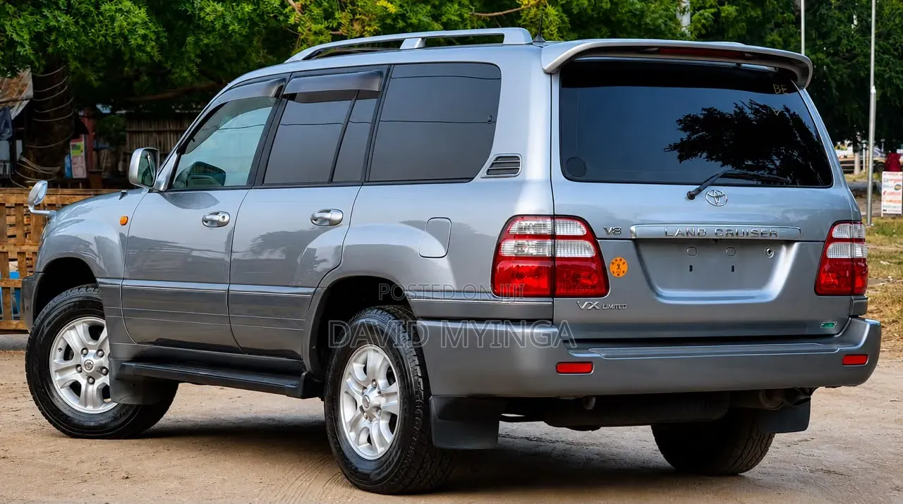Toyota Land Cruiser 2005 Gray