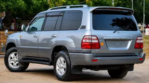 Toyota Land Cruiser 2005 Gray