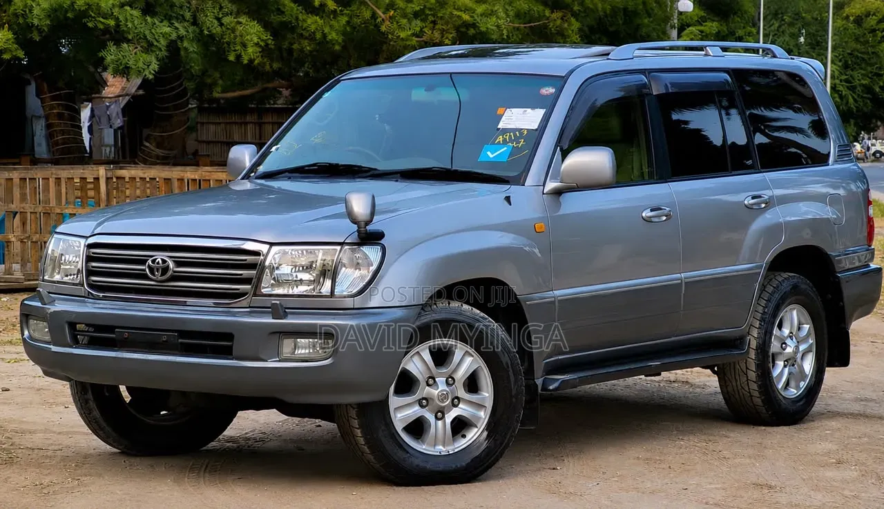 Toyota Land Cruiser 2005 Gray