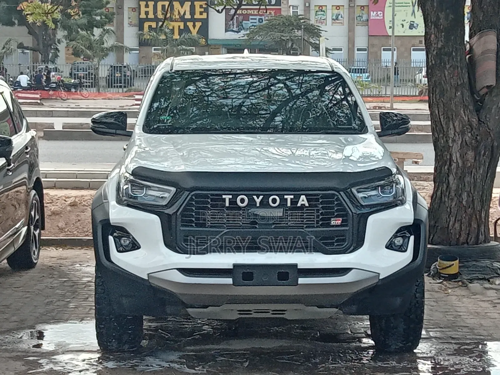 Toyota Land Cruiser 2023 White