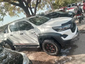 Toyota Land Cruiser 2023 White