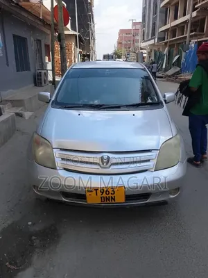 Toyota IST 2004 Silver