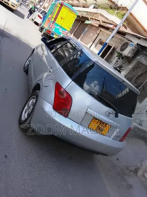 Toyota IST 2004 Silver
