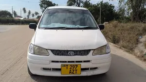 Toyota Corolla Spacio 2000 White