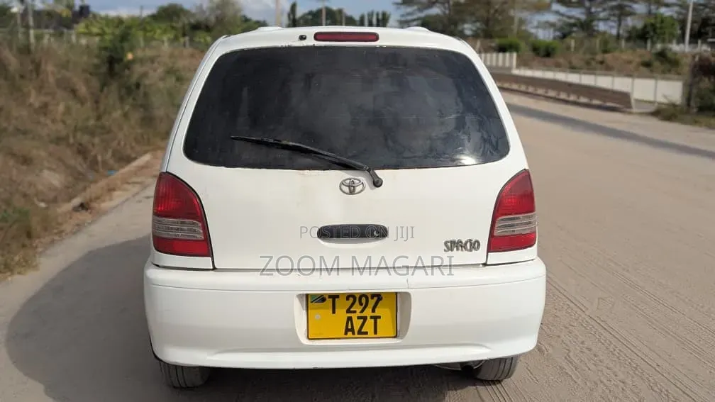 Toyota Corolla Spacio 2000 White