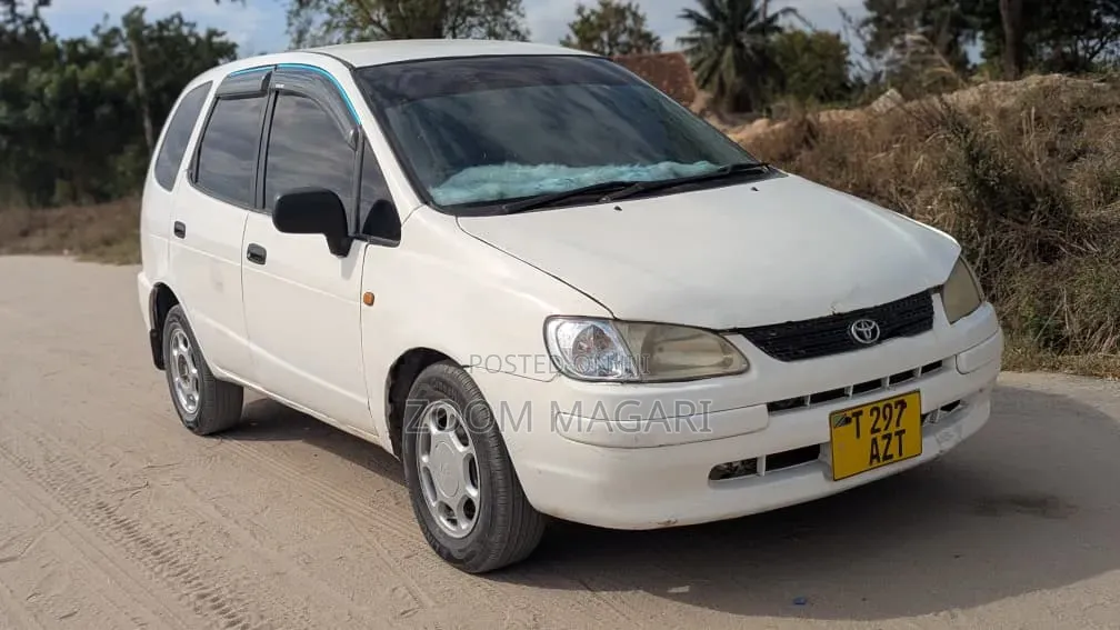 Toyota Corolla Spacio 2000 White