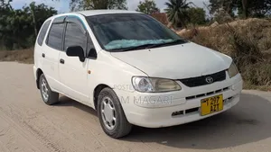 Toyota Corolla Spacio 2000 White