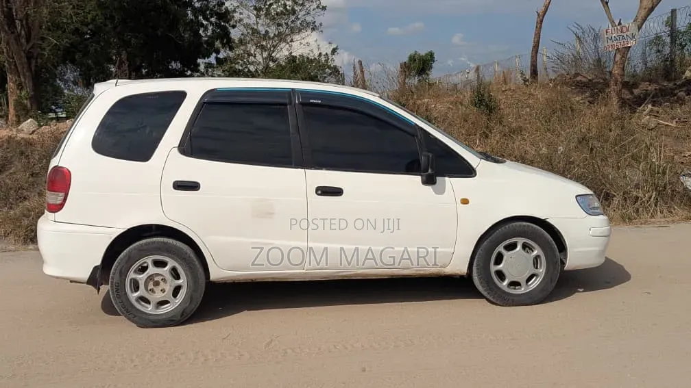 Toyota Corolla Spacio 2000 White