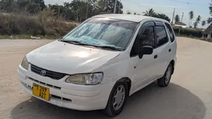 Toyota Corolla Spacio 2000 White