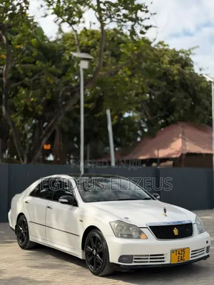 Toyota Crown Royale 2005 White