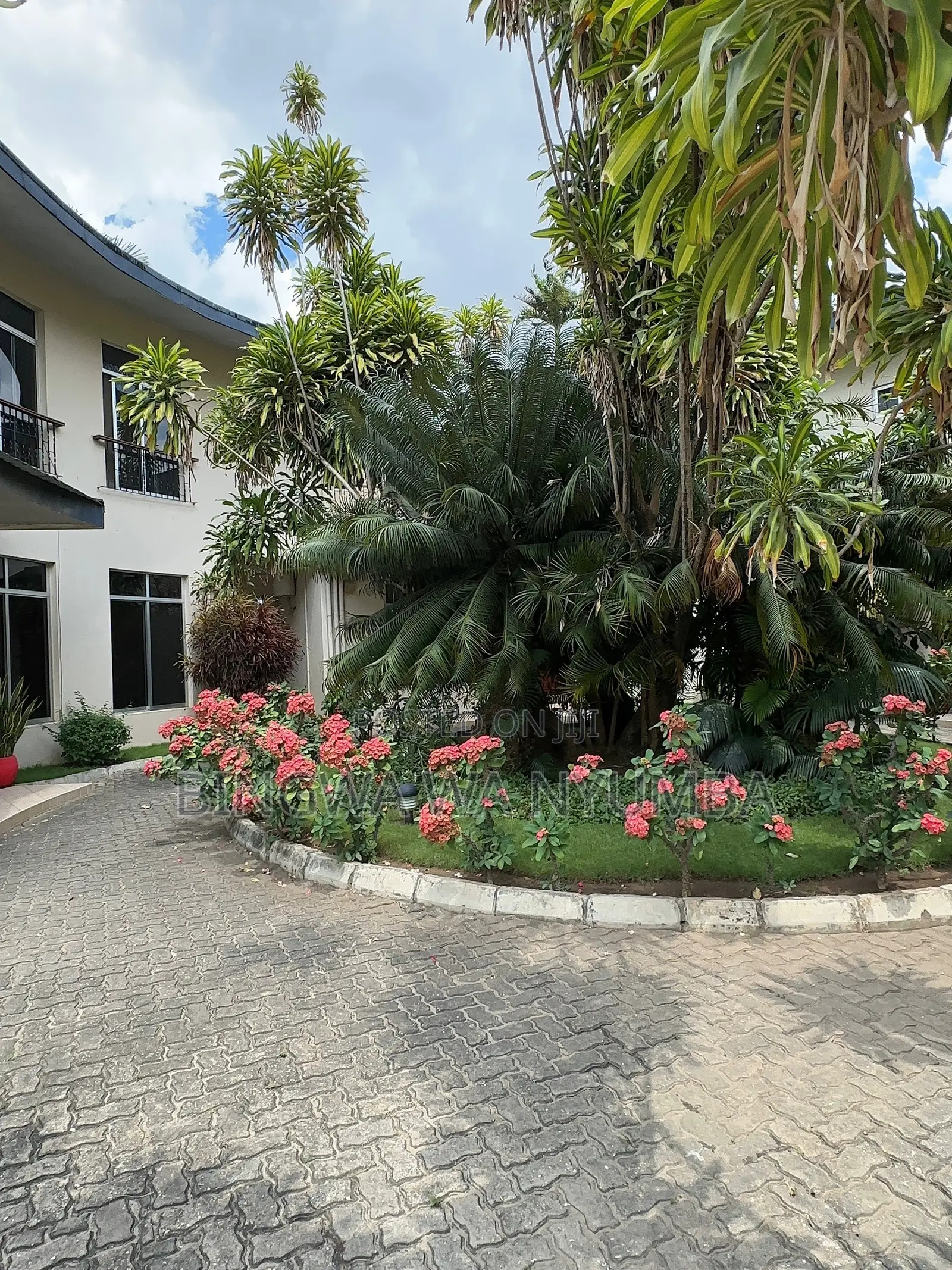 Furnished 5bdrm Villa in Mikocheni for rent