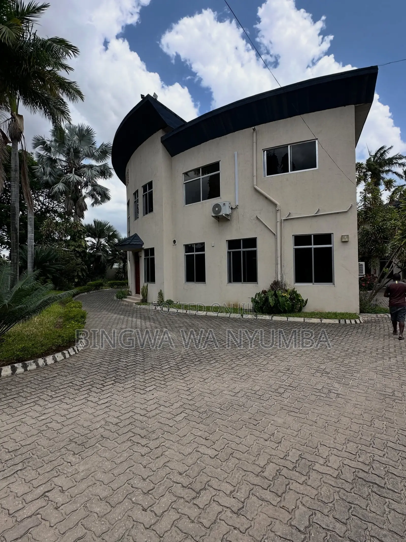 Furnished 5bdrm Villa in Mikocheni for rent