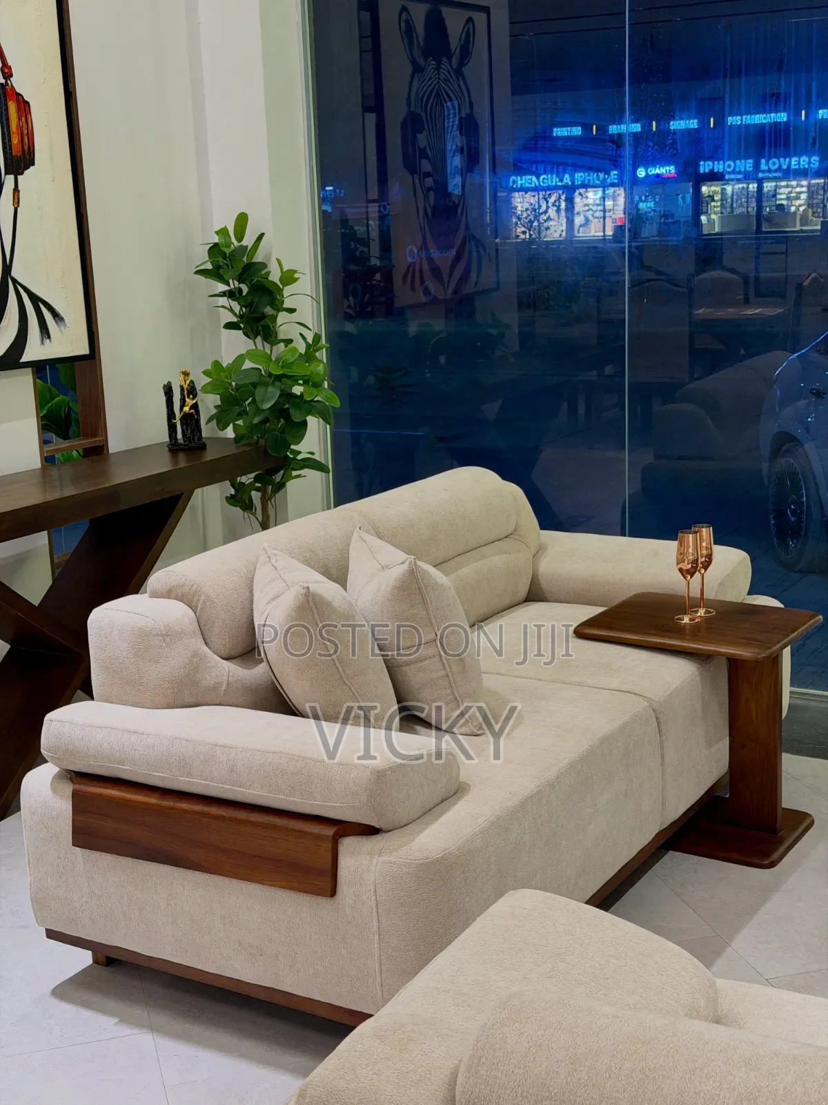 SOFA YA 1.8M Ni Nzuri Sana Full Fibre Very Classc