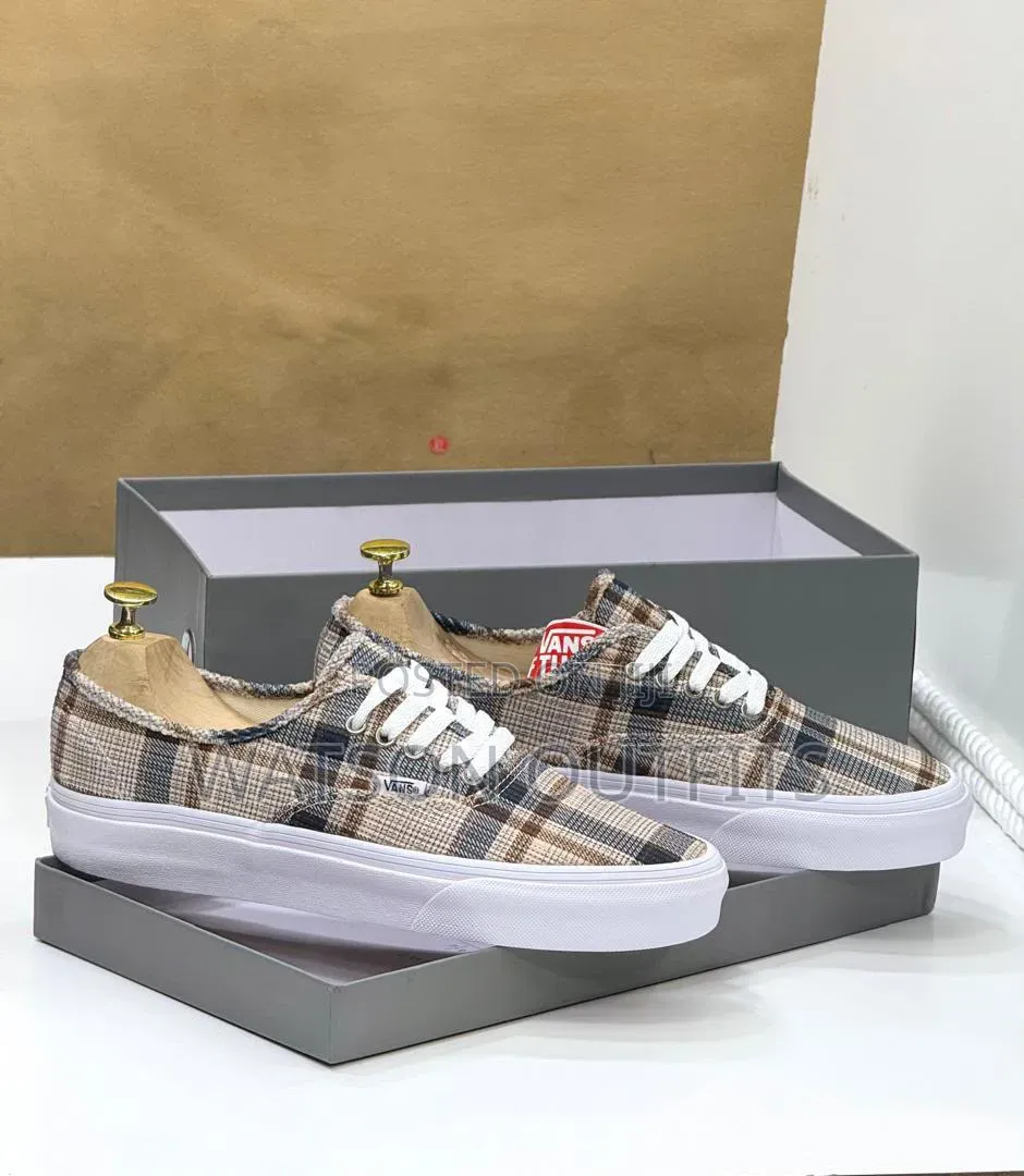 3 Colours Vans Shoes Materials and Quality Very Classic