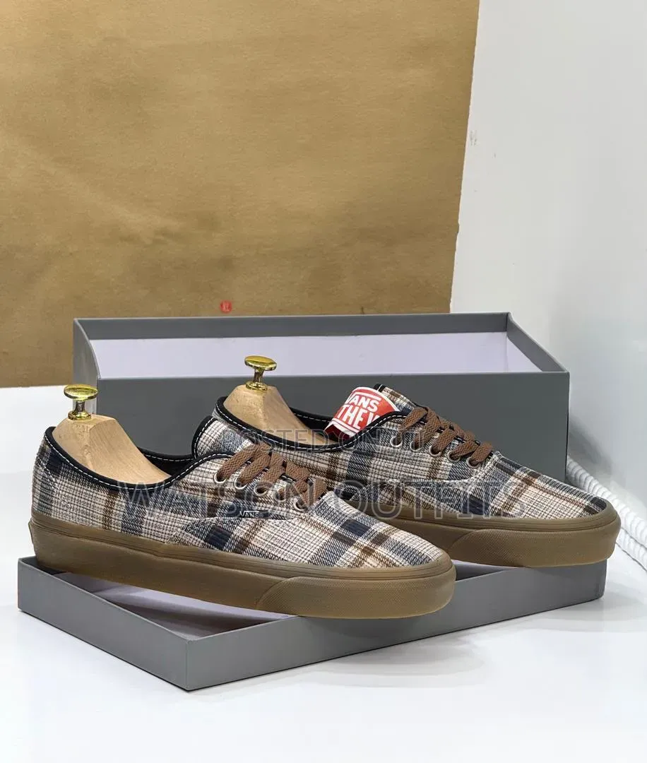 3 Colours Vans Shoes Materials and Quality Very Classic
