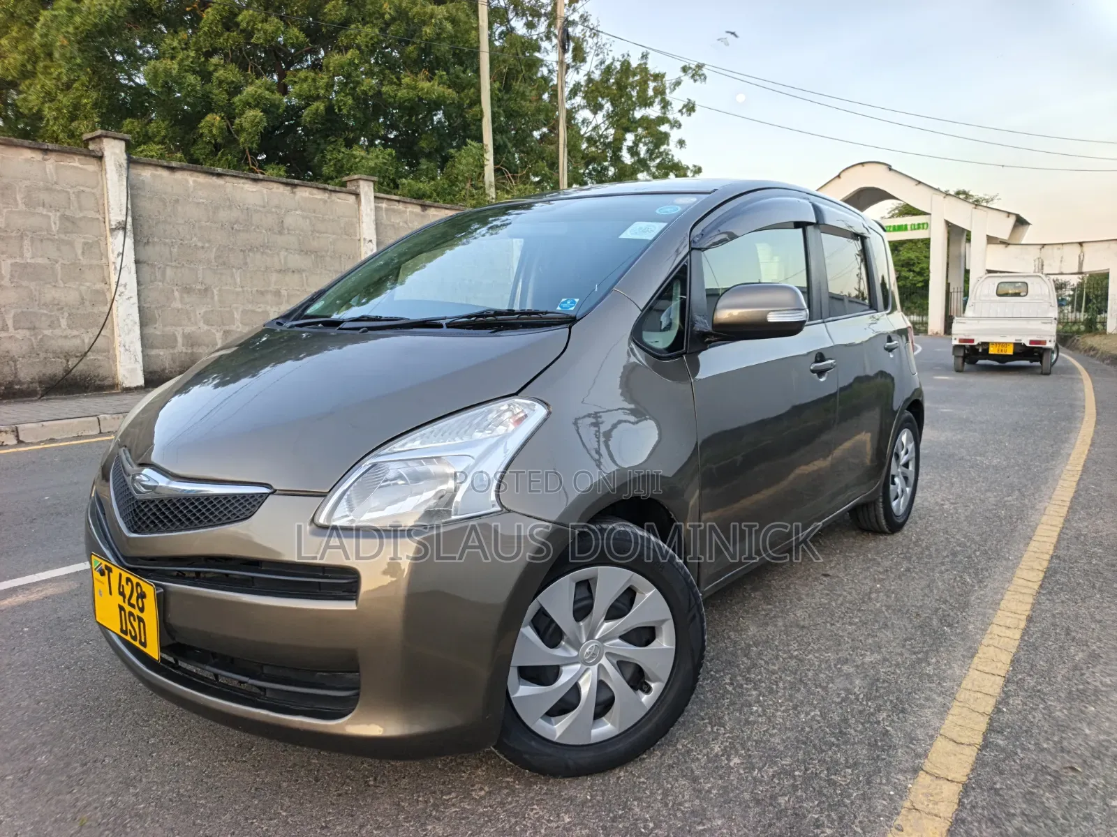 Toyota Ractis 2008 Gray