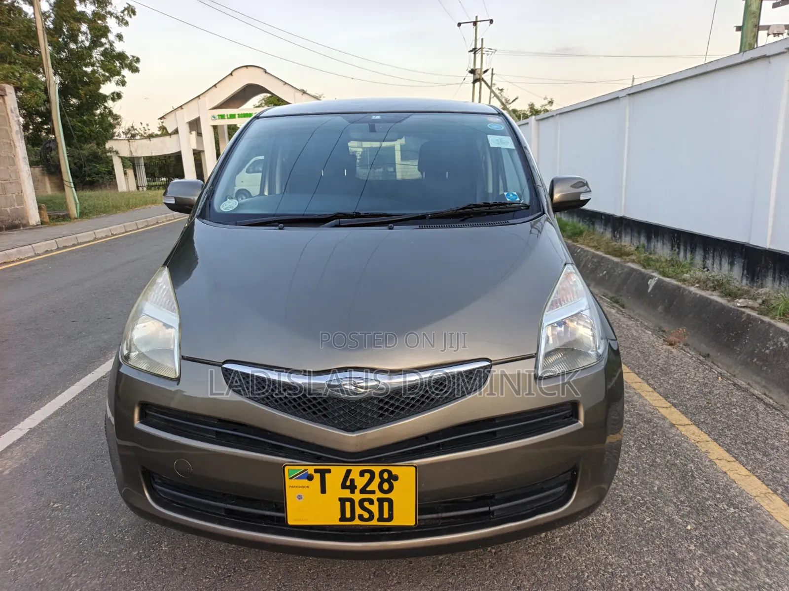 Toyota Ractis 2008 Gray