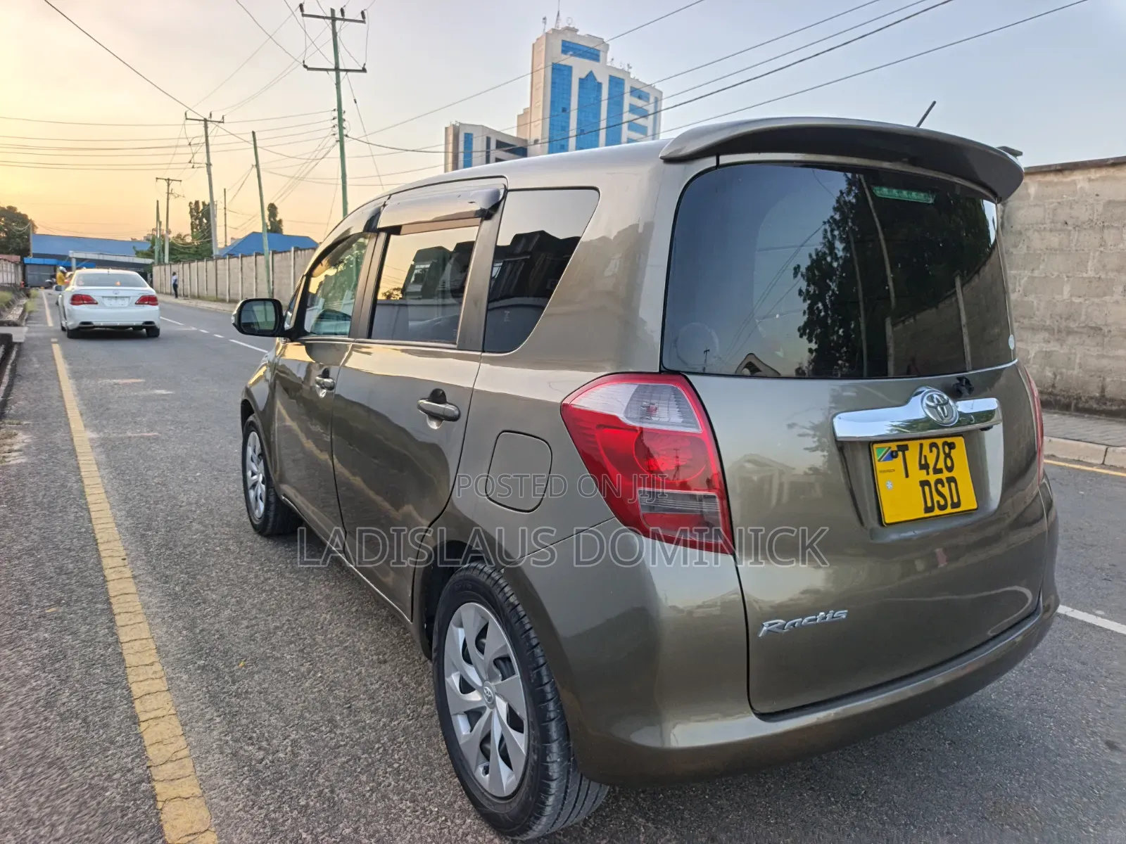 Toyota Ractis 2008 Gray