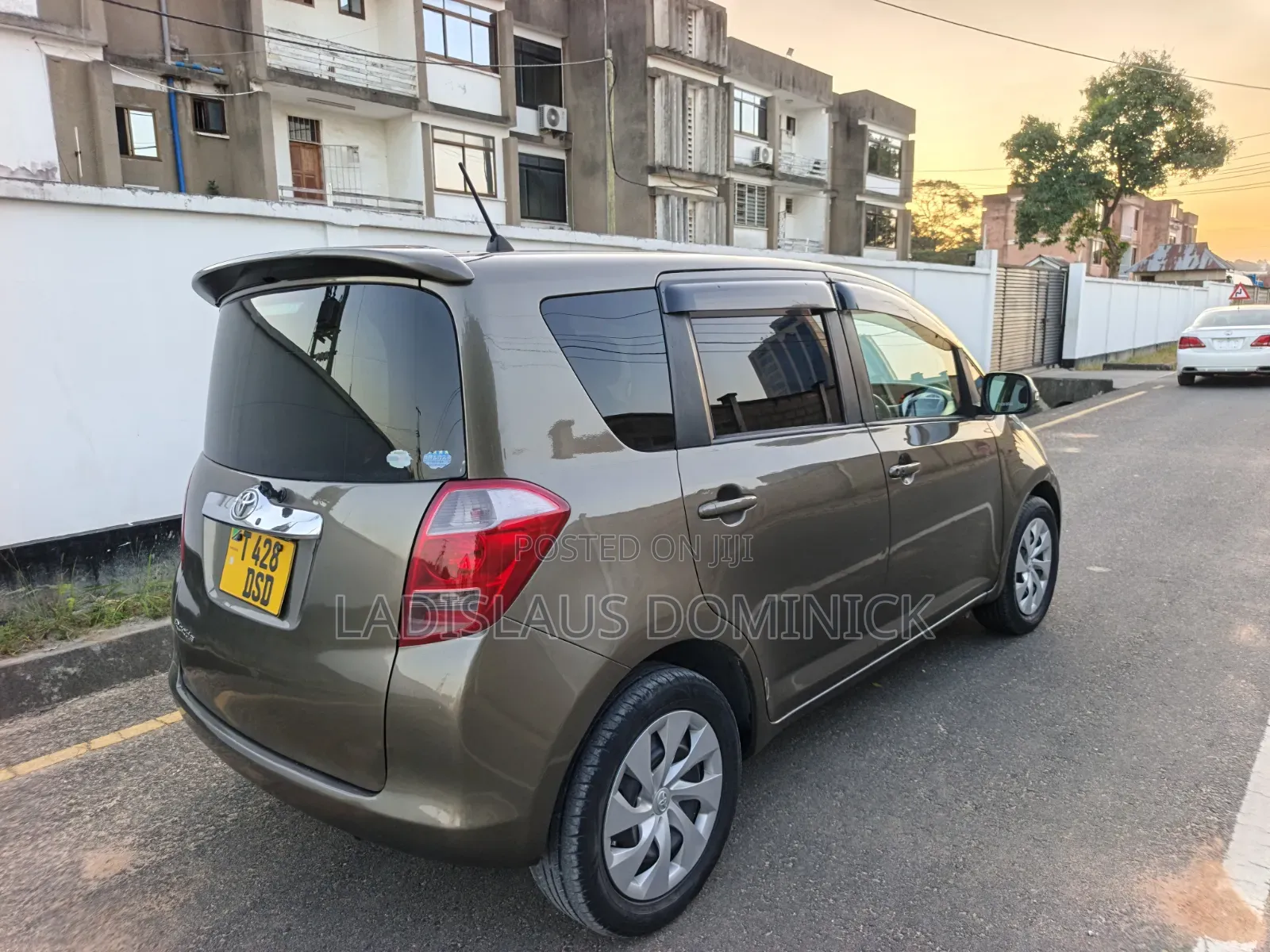 Toyota Ractis 2008 Gray