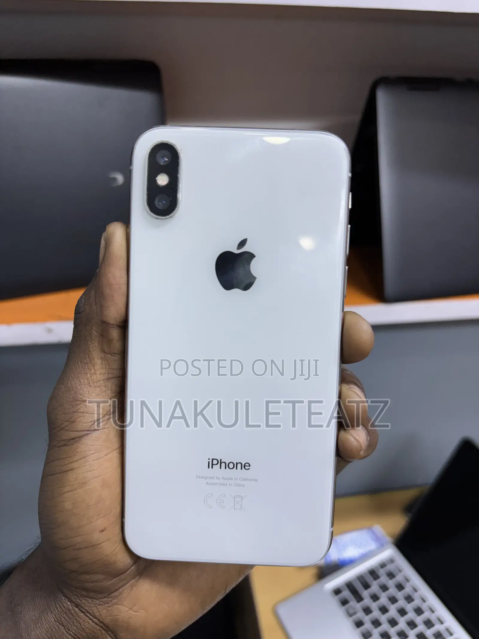 Apple iPhone X 64 GB White