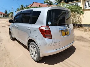 Toyota Ractis 2006 Silver