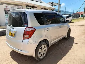 Toyota Ractis 2006 Silver