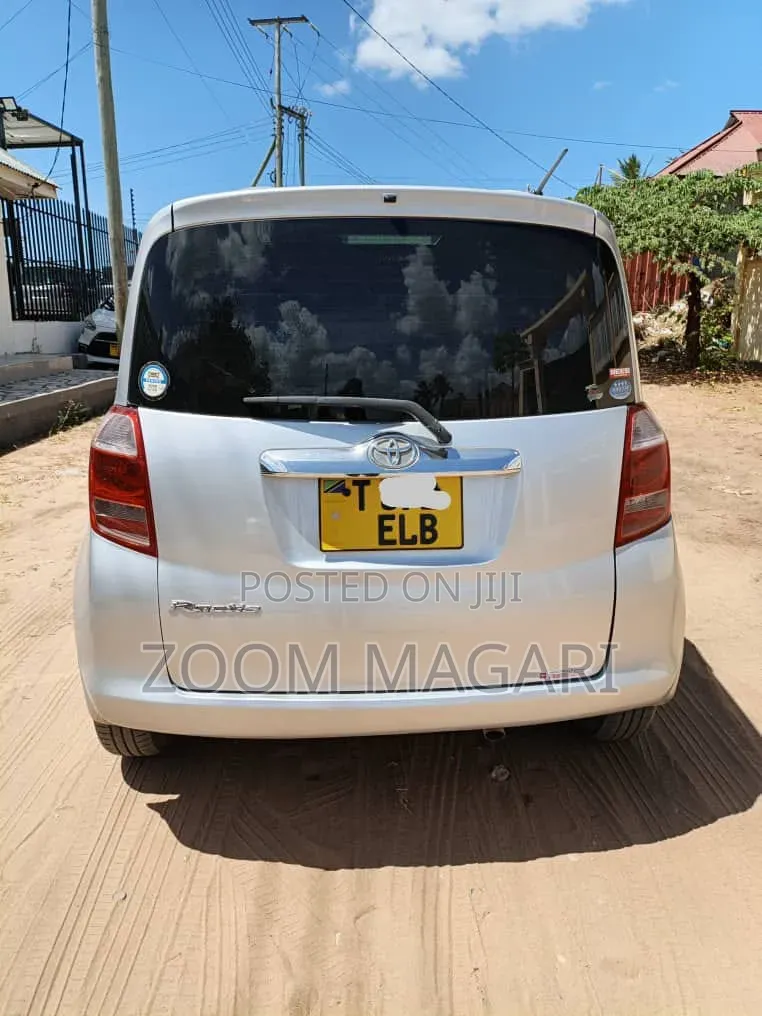 Toyota Ractis 2006 Silver