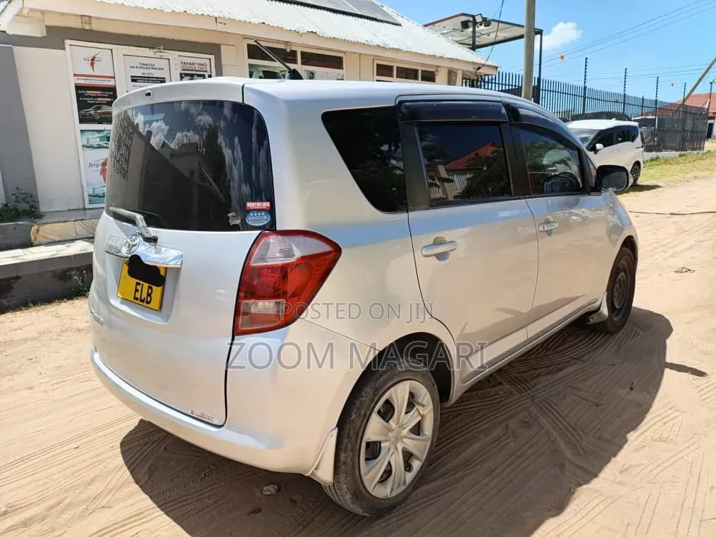Toyota Ractis 2006 Silver