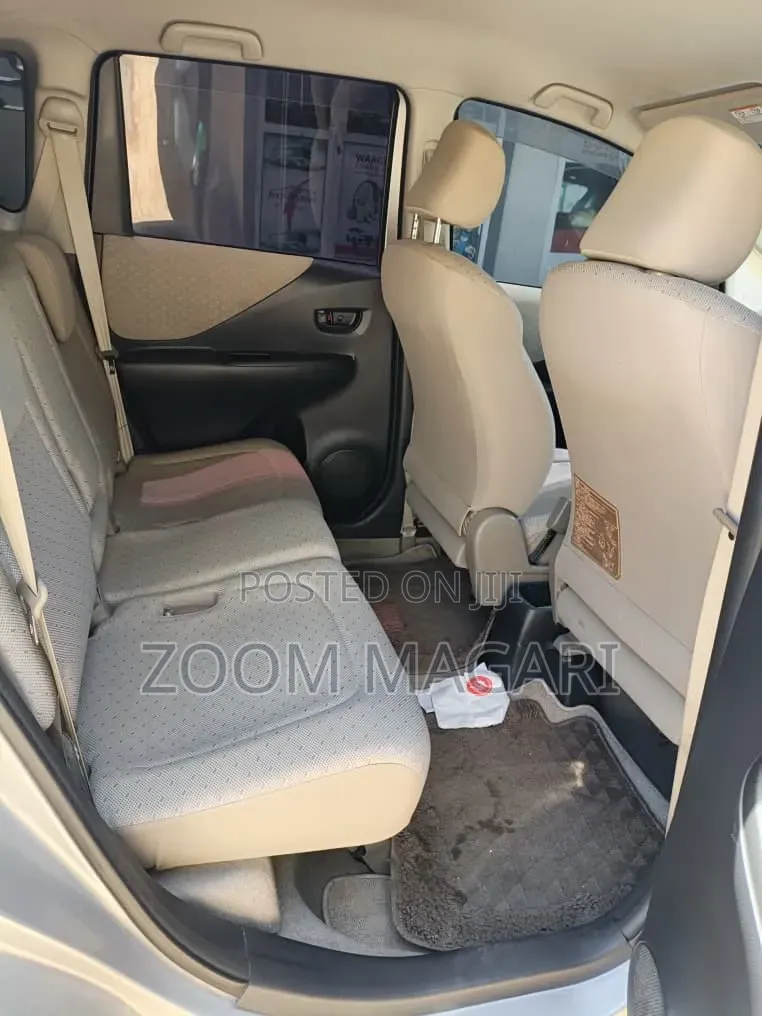 Toyota Ractis 2006 Silver