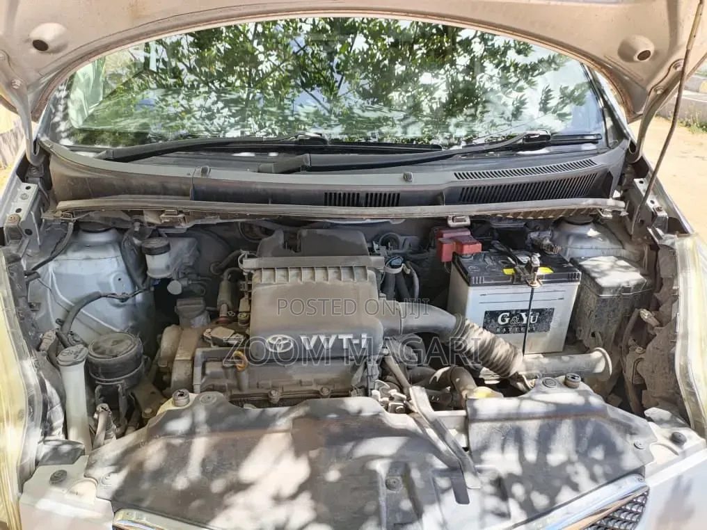 Toyota Ractis 2006 Silver