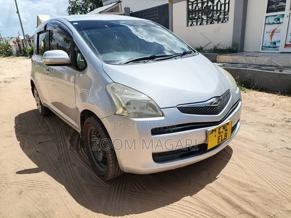 Toyota Ractis 2006 Silver