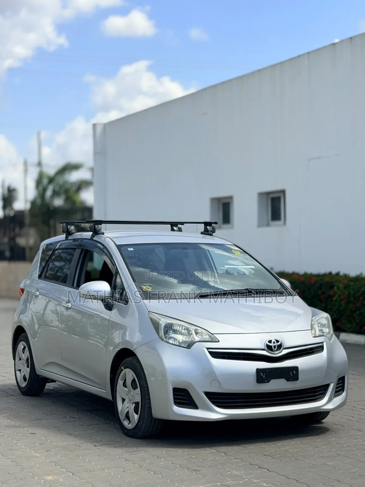 Toyota Ractis 2011 Silver
