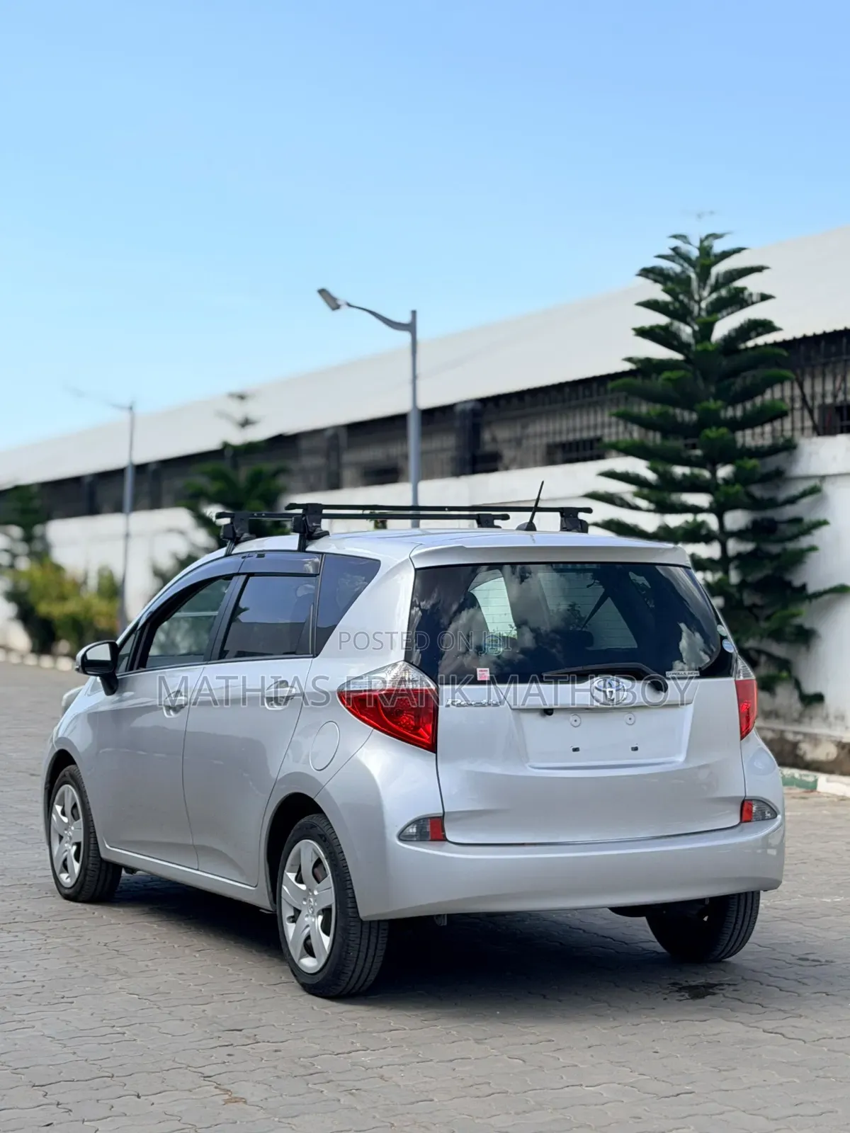 Toyota Ractis 2011 Silver