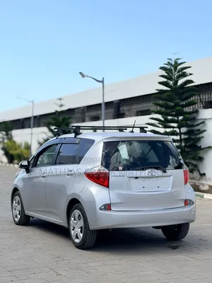 Toyota Ractis 2011 Silver