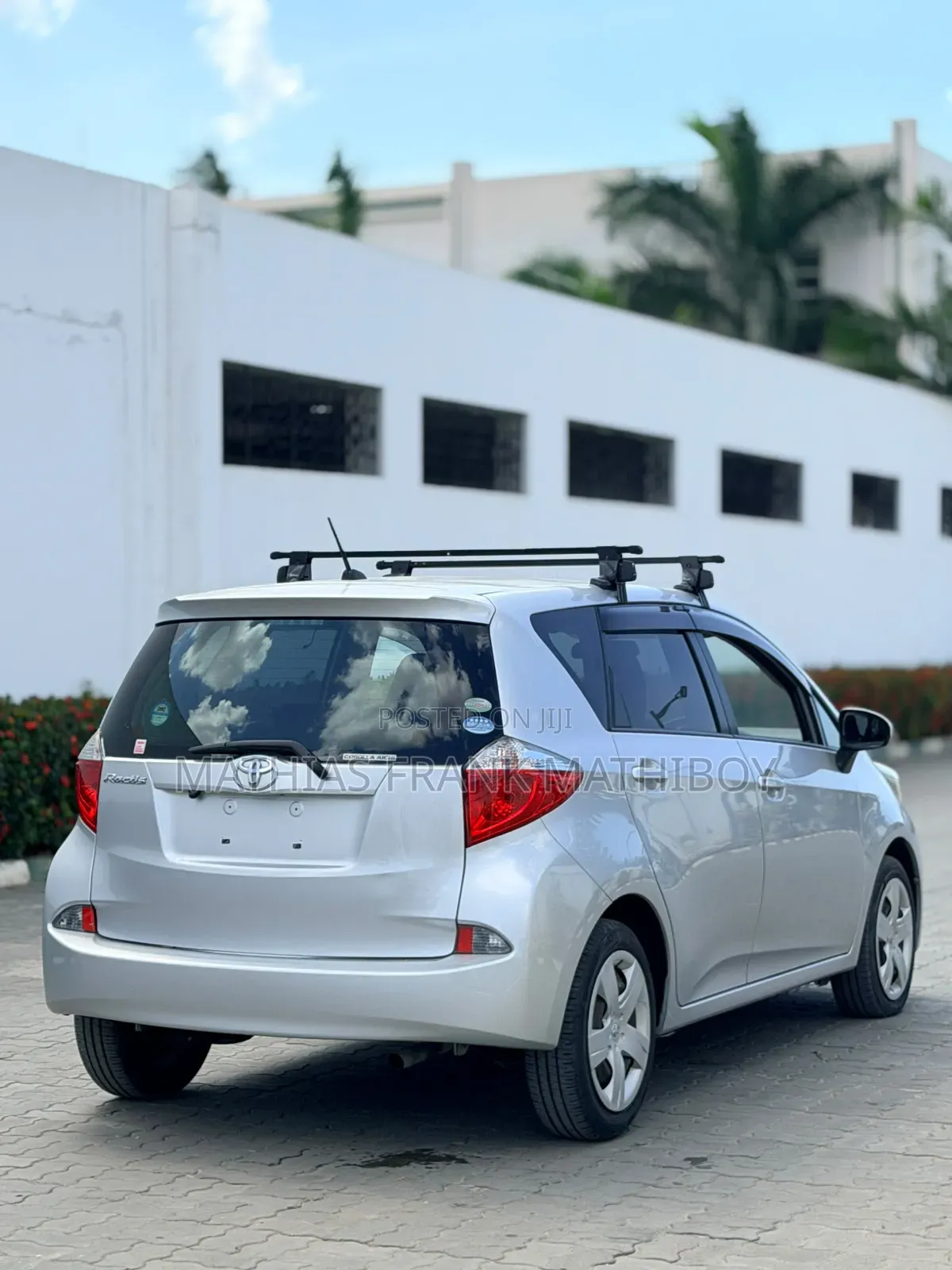 Toyota Ractis 2011 Silver