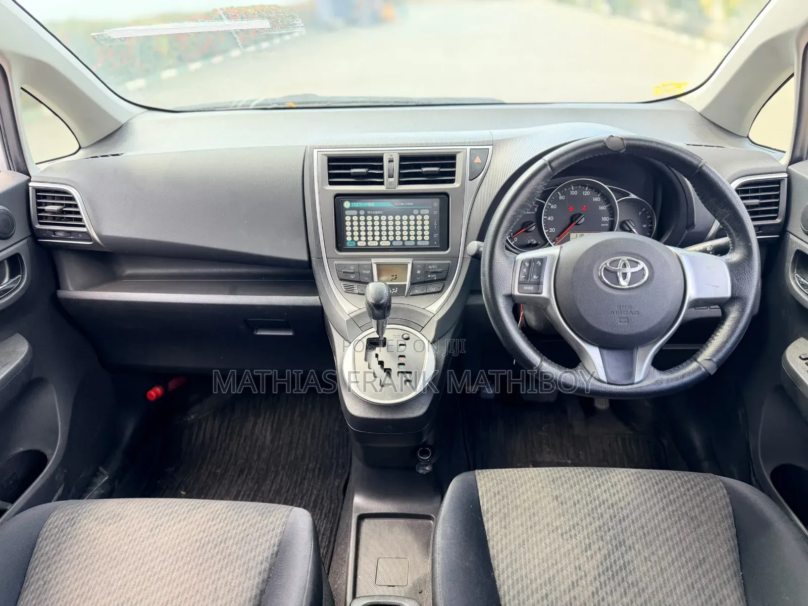 Toyota Ractis 2011 Silver