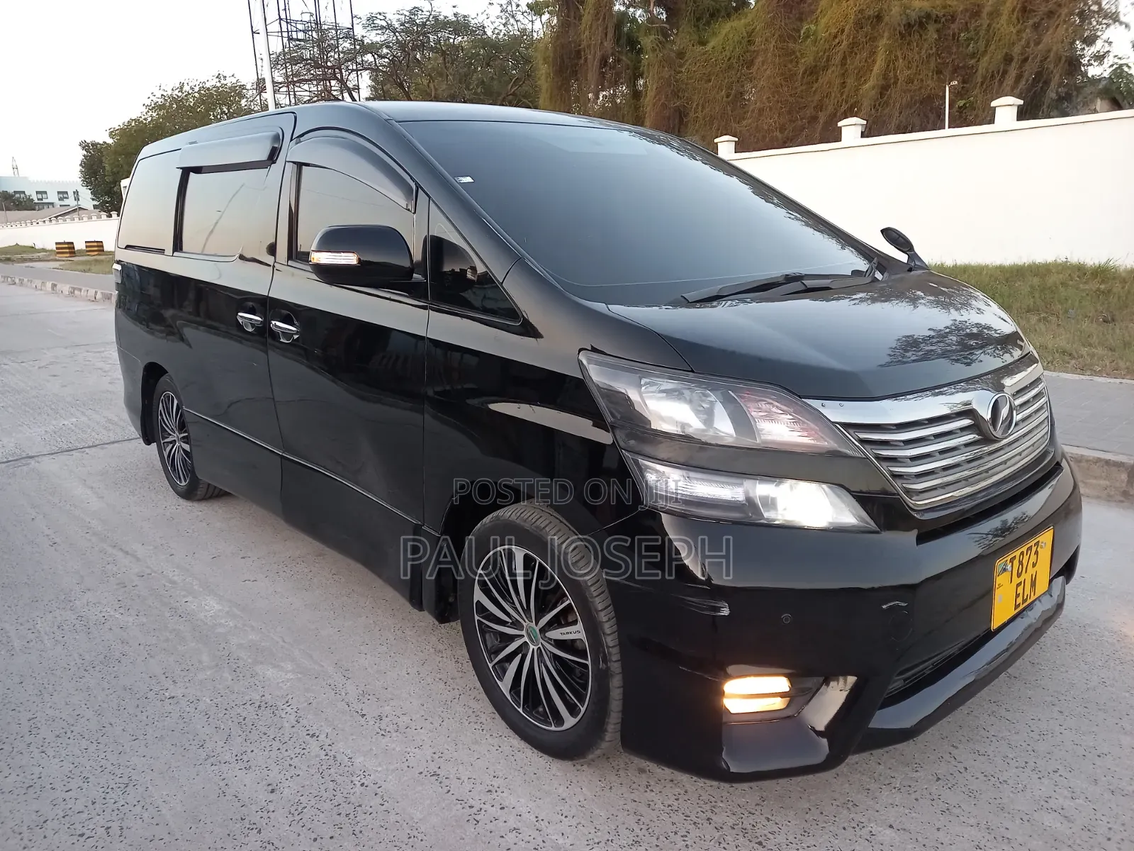 Toyota Vellfire 2010 Black