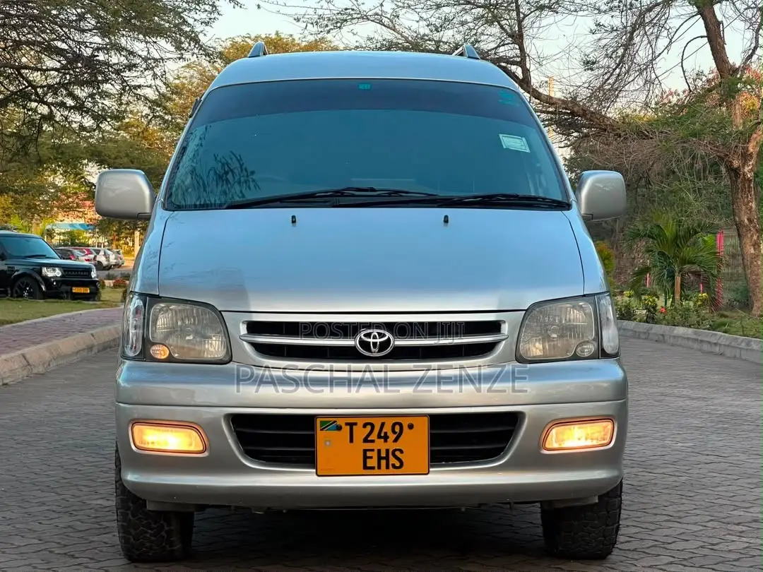 Toyota Noah 2003 Silver