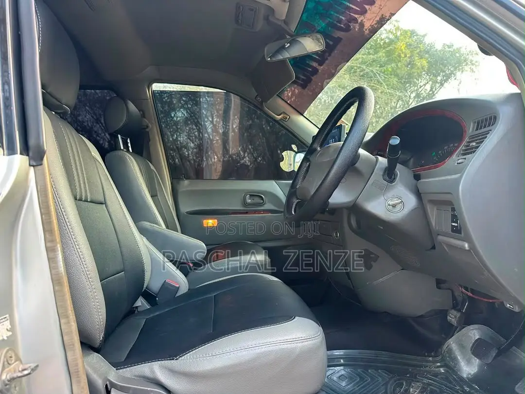 Toyota Noah 2003 Silver