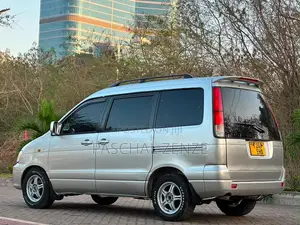 Toyota Noah 2003 Silver