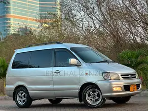 Toyota Noah 2003 Silver