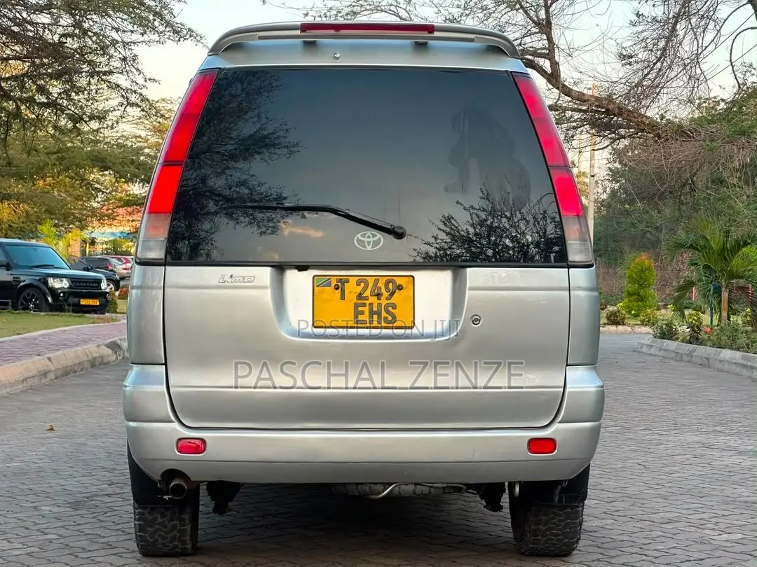 Toyota Noah 2003 Silver