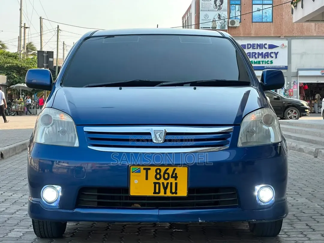 Toyota Raum 2004 Blue