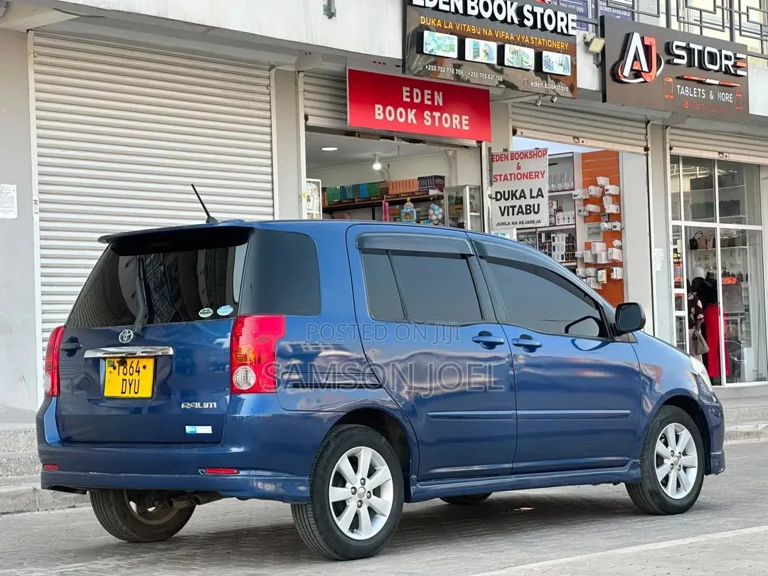 Toyota Raum 2004 Blue